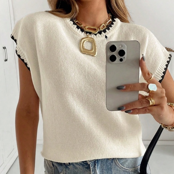 Tops - Classic Scoop Neck Knit Short Sleeve Loose Fit Top